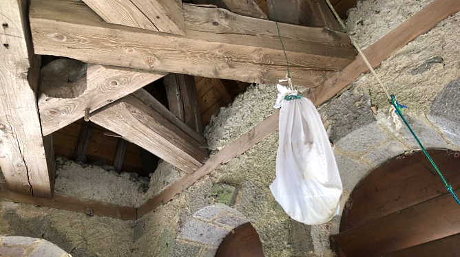 Une opération de mécenat au service de la restauration de l'autel du Précieux Sang de l'église Sainte Madeleine à Cros La Tartière. Une opération de mécenat au service de la restauration de l'autel du Précieux Sang de l'église Sainte Madeleine à Cros La Tartière.