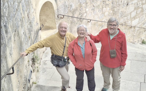 Quand les premiers pelerins remercient les personnes qui les ont accueillis à Cros !